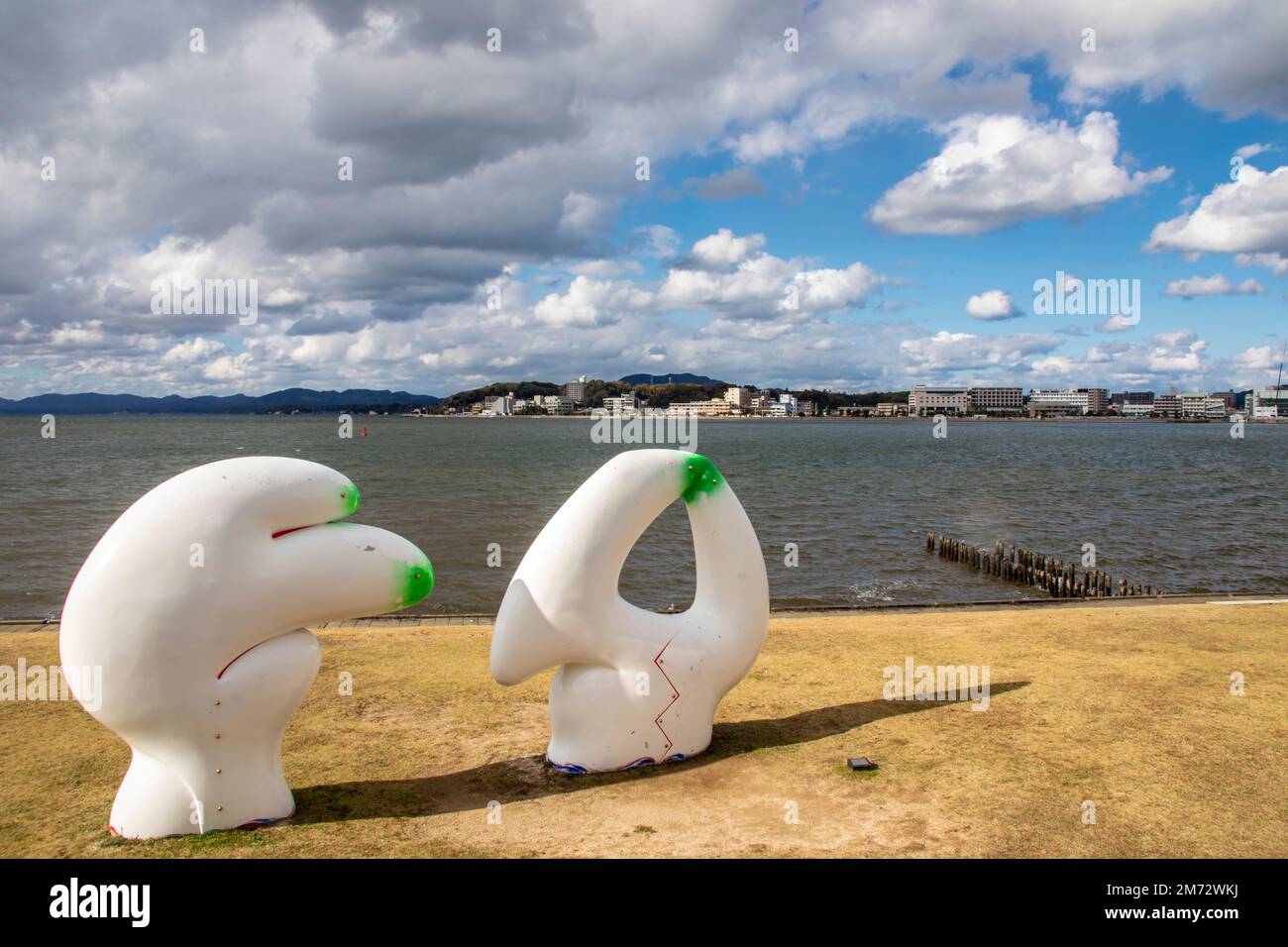 Matsue Japan 2nd Dec 2022: The sculpture ‘Conversation’ by the Lake Shinji in front of Shimane Art Museum.  Famous location with very beautiful sunset Stock Photo