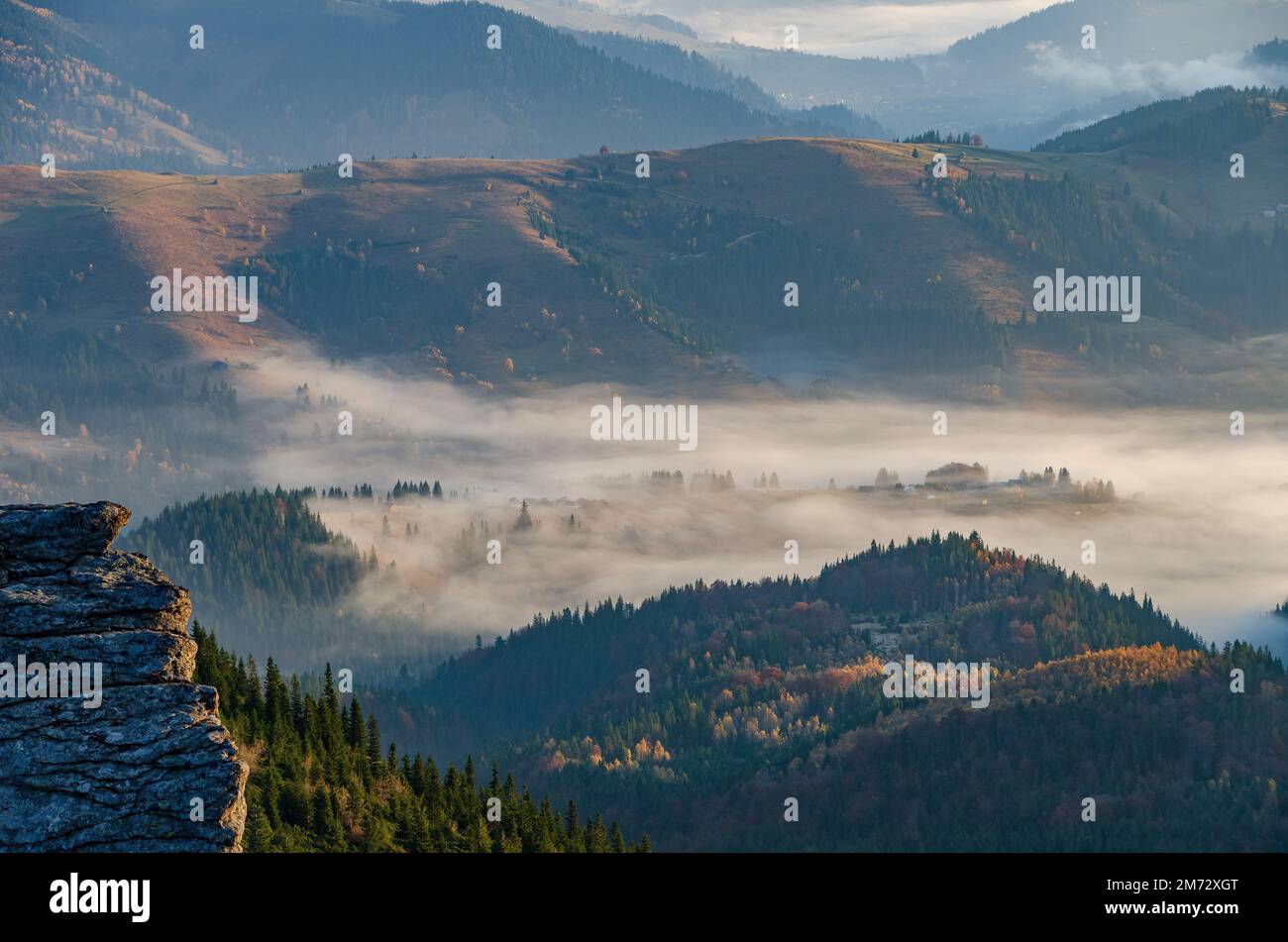 Fog covered valleys hi-res stock photography and images - Alamy