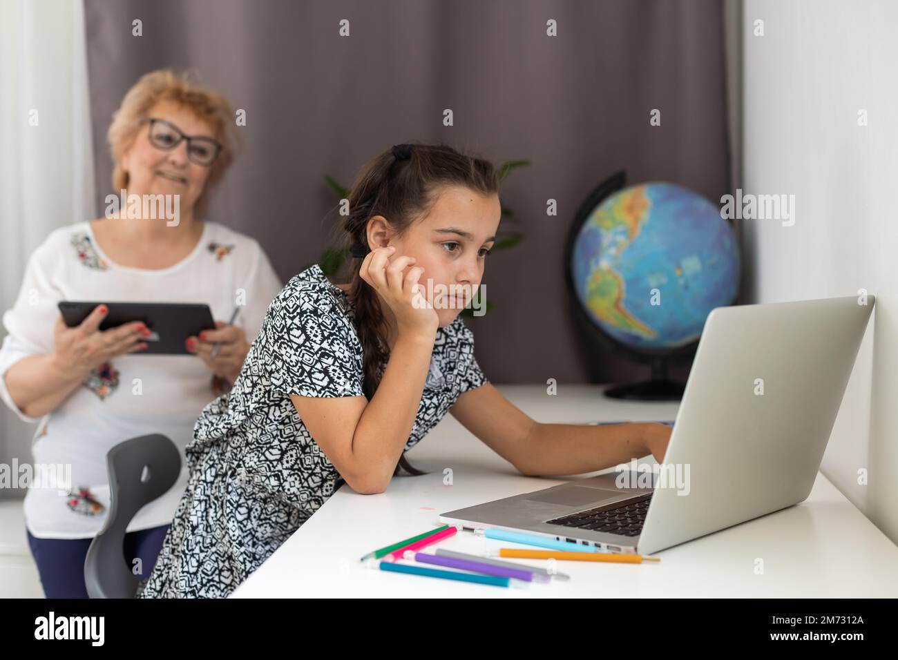 little girl with her grandmother using laptop Stock Photo - Alamy