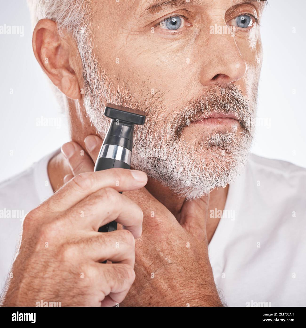 Collection 34+ Stock Images how to shave an elderly man with electric razor Superb Collection 34+ Stock Images how to shave an elderly man with electric razor Superb