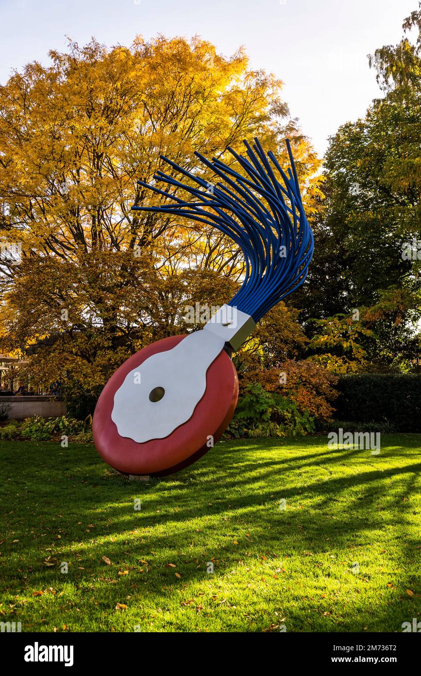 Claes Oldenburg and Coosje van Bruggen, Typewriter Eraser, Scale X