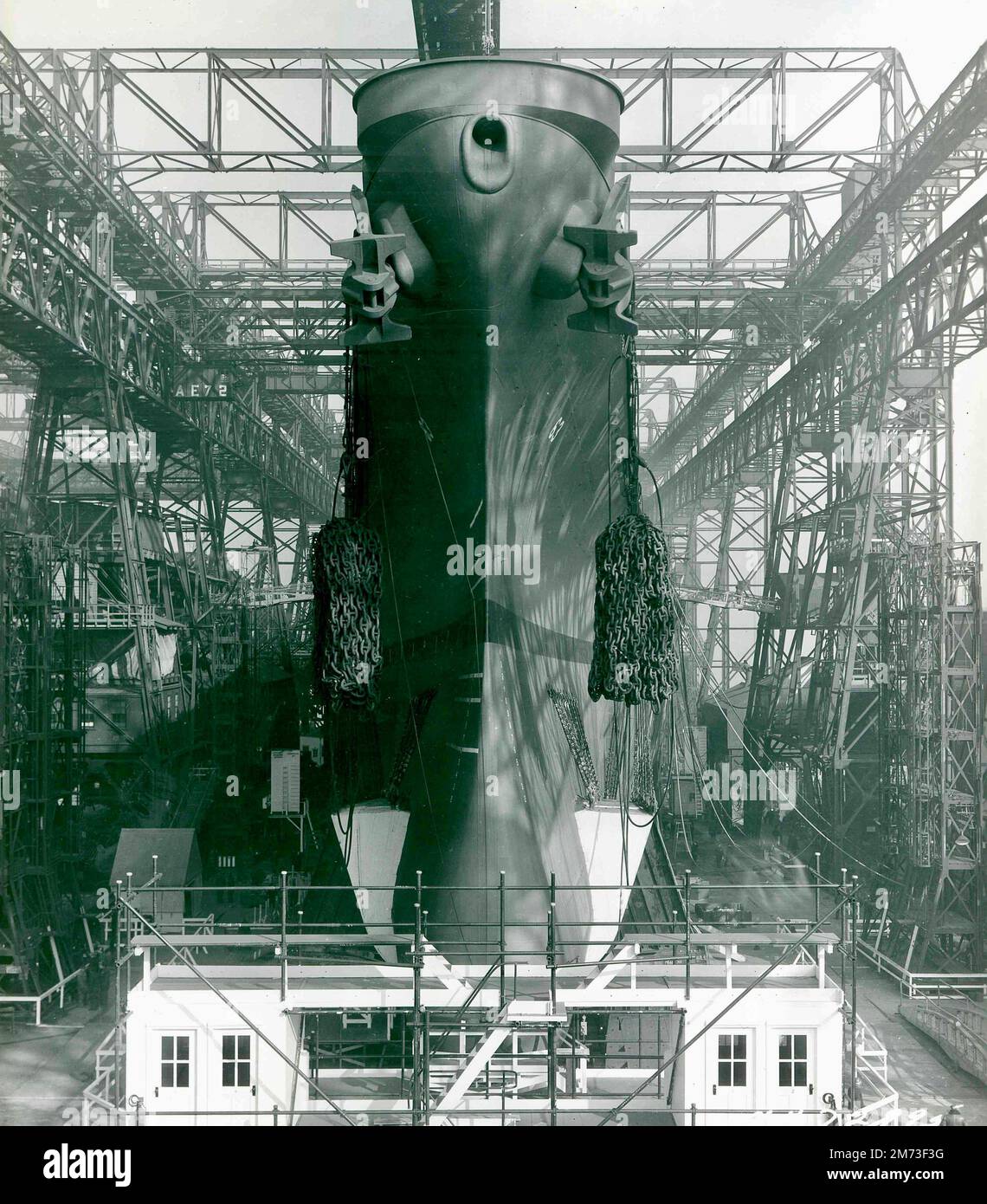 Bow view of the USS Missouri under construction in the New York Naval Yard - January 27, 1944 Stock Photo