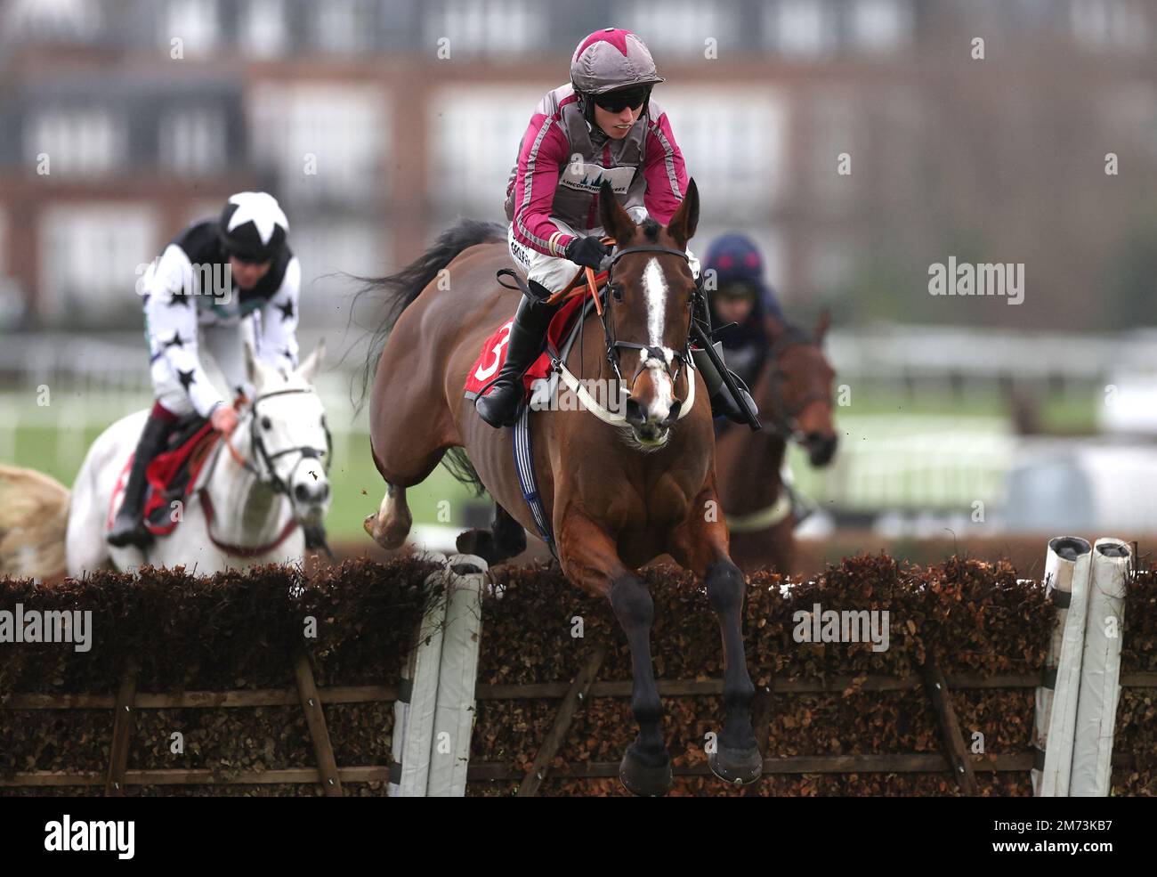 Ballycallan Fame ridden by jockey Charlie Hammond during the Unibet 3 Uniboosts a Day Mares' Hurdle at Sandown Park, Surrey. Picture date: Saturday January 7, 2023. Stock Photo