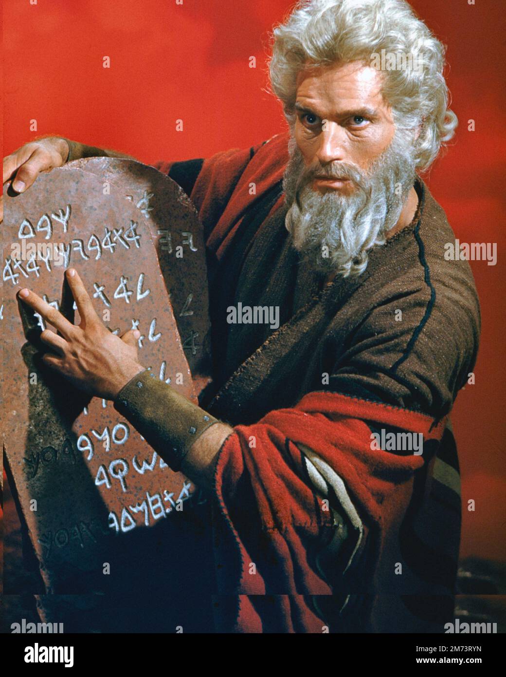 CHARLTON HESTON in THE TEN COMMANDMENTS (1956), directed by CECIL B DEMILLE. Credit: PARAMOUNT PICTURES / Album Stock Photo