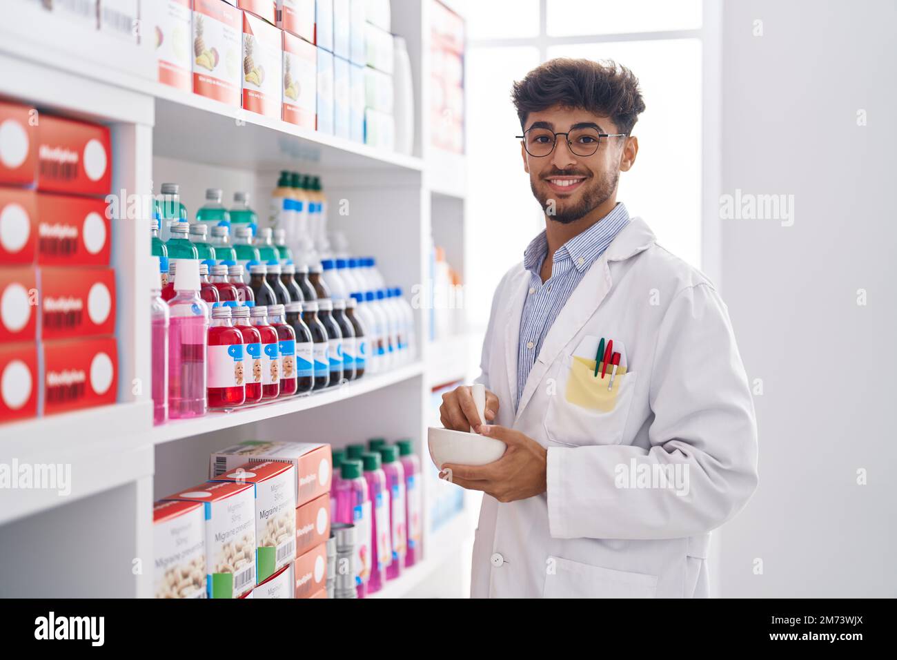 Arab pharmacist at counter hi-res stock photography and images - Alamy