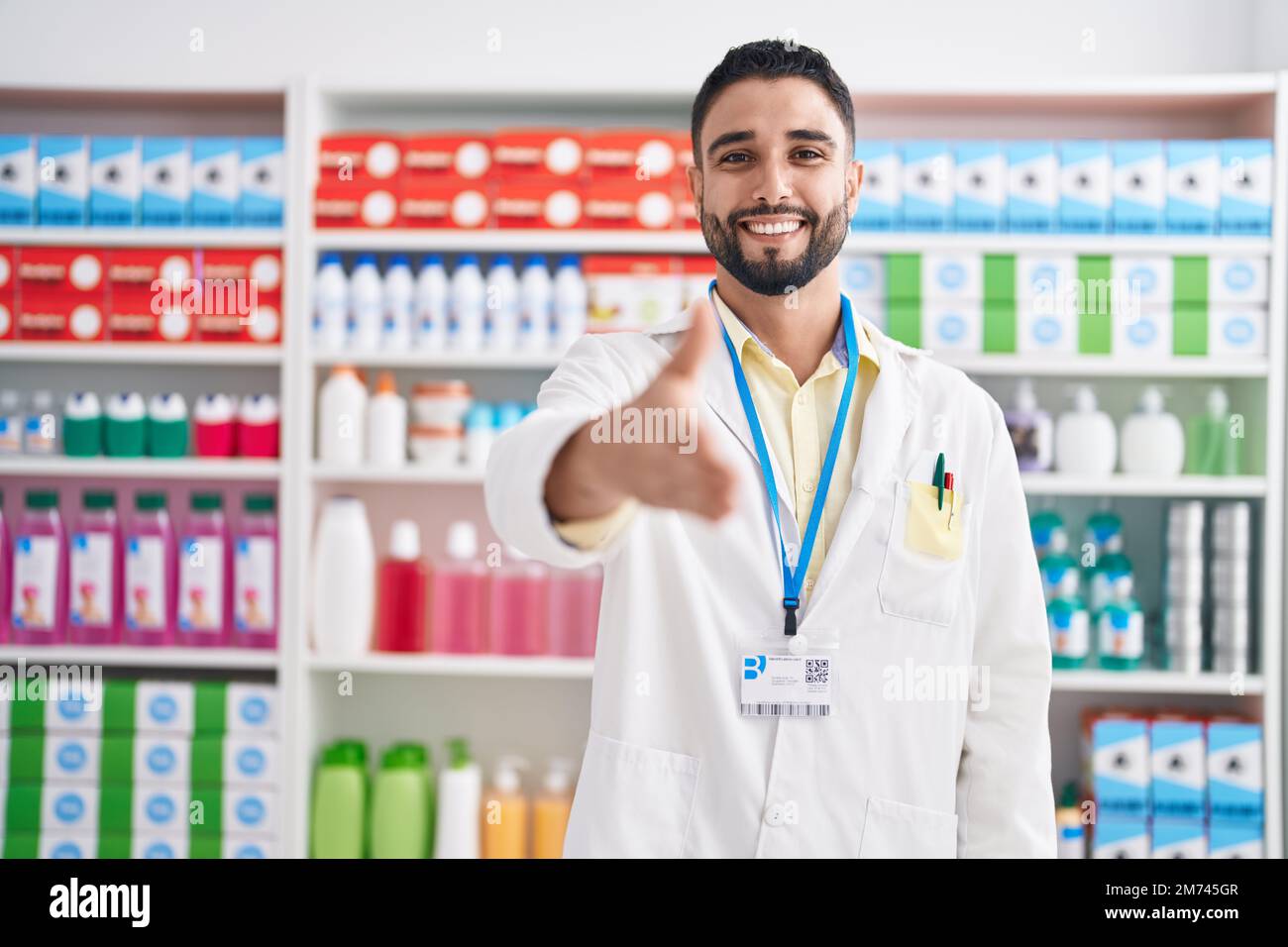 Arab pharmacist at counter hi-res stock photography and images - Alamy