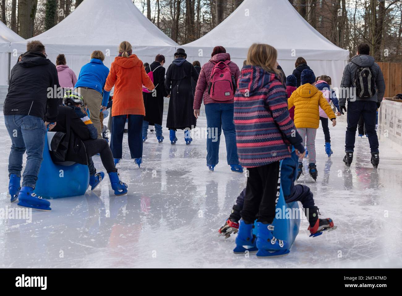 07 January 2023, Saxony, Dresden: Despite the mild temperatures around ...