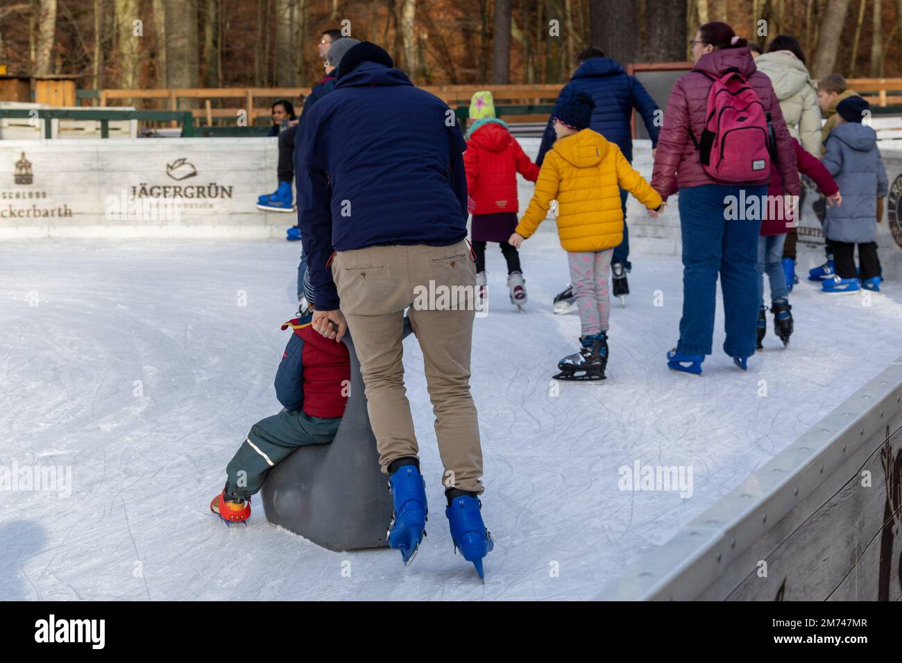 07 January 2023, Saxony, Dresden: Despite the mild temperatures around ...