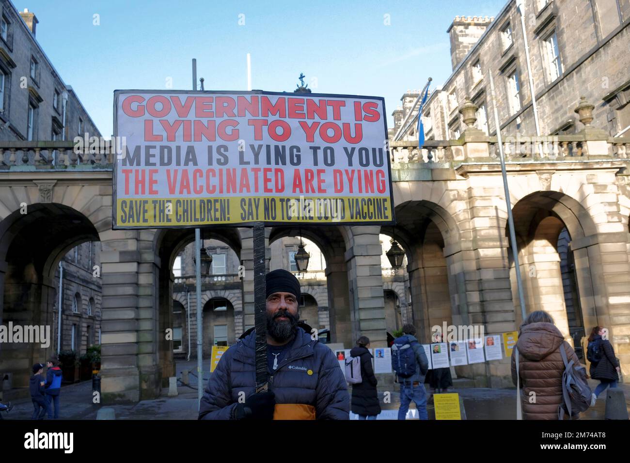 Edinburgh, Scotland, UK. 7th January 2023. Scotland Against Lockdown rally outside St. Giles Cathedral on the Royal Mile. Campaign that says NO to the Scottish and U.K. Coronavirus Act 2020, NO to Mandatory Facemasks and NO to Mandatory Vaccines.  Credit: Craig Brown/Alamy Live News Stock Photo