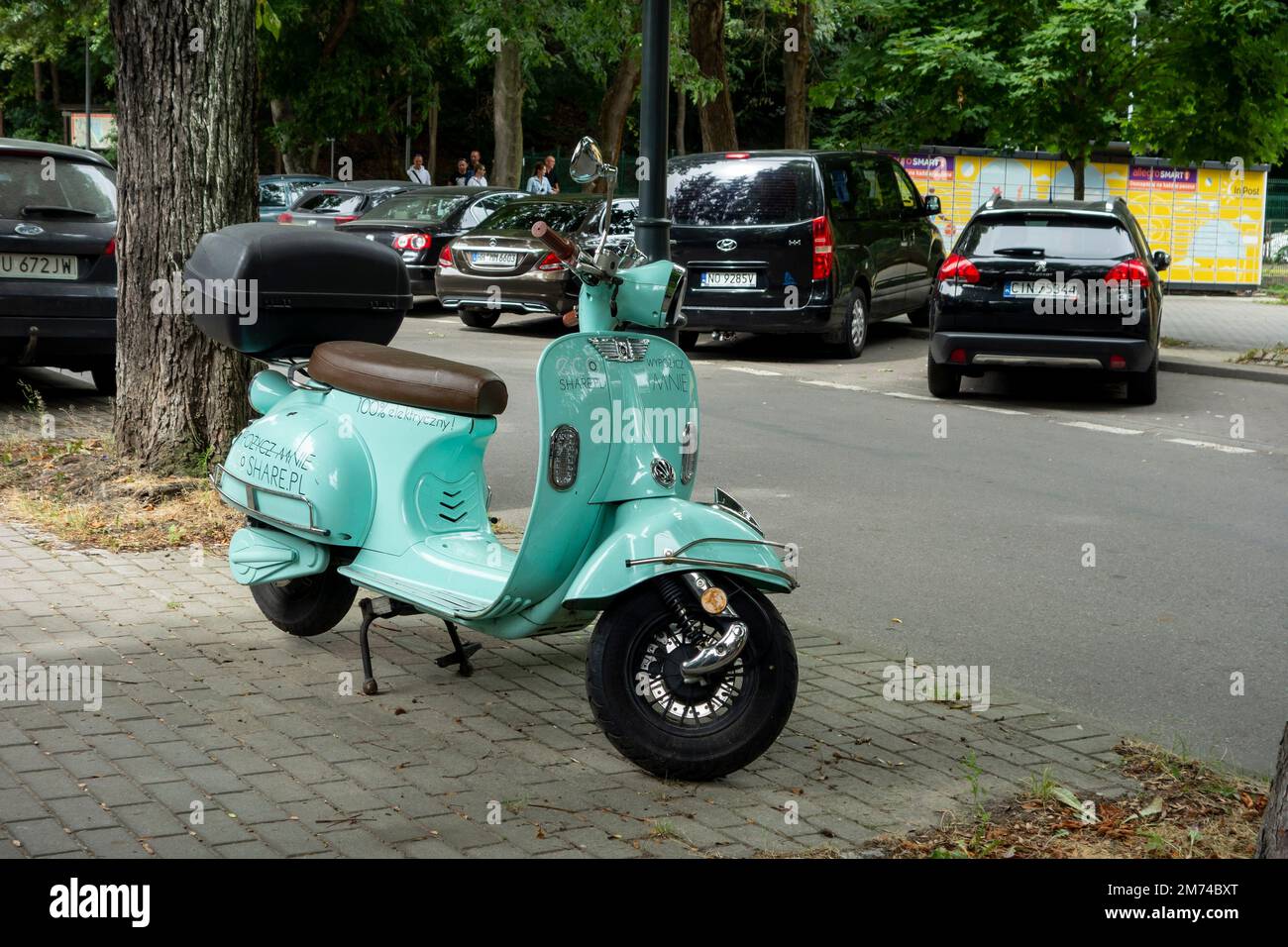 bryder ud Souvenir Eftermæle Electric scooter share sharing hi-res stock photography and images - Alamy