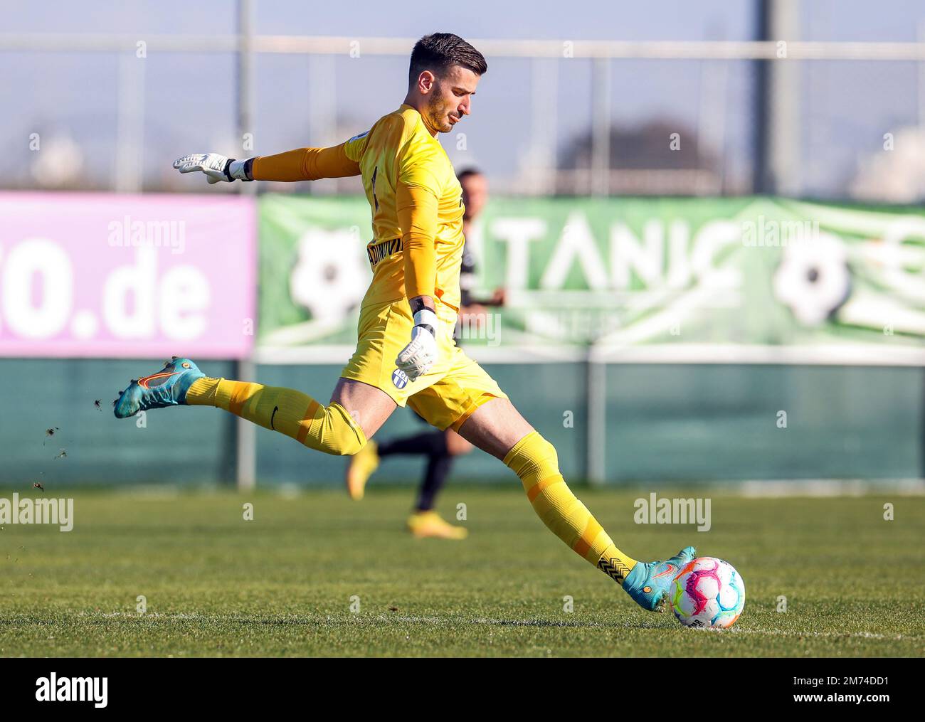 Belek, Turkey. 07th Jan, 2023. Soccer: Test matches, FC Zurich - FC Schalke 04. Zurich goalkeeper Zivko Kostadinovic strikes the ball with his foot. Credit: Tim Rehbein/dpa/Alamy Live News Stock Photo