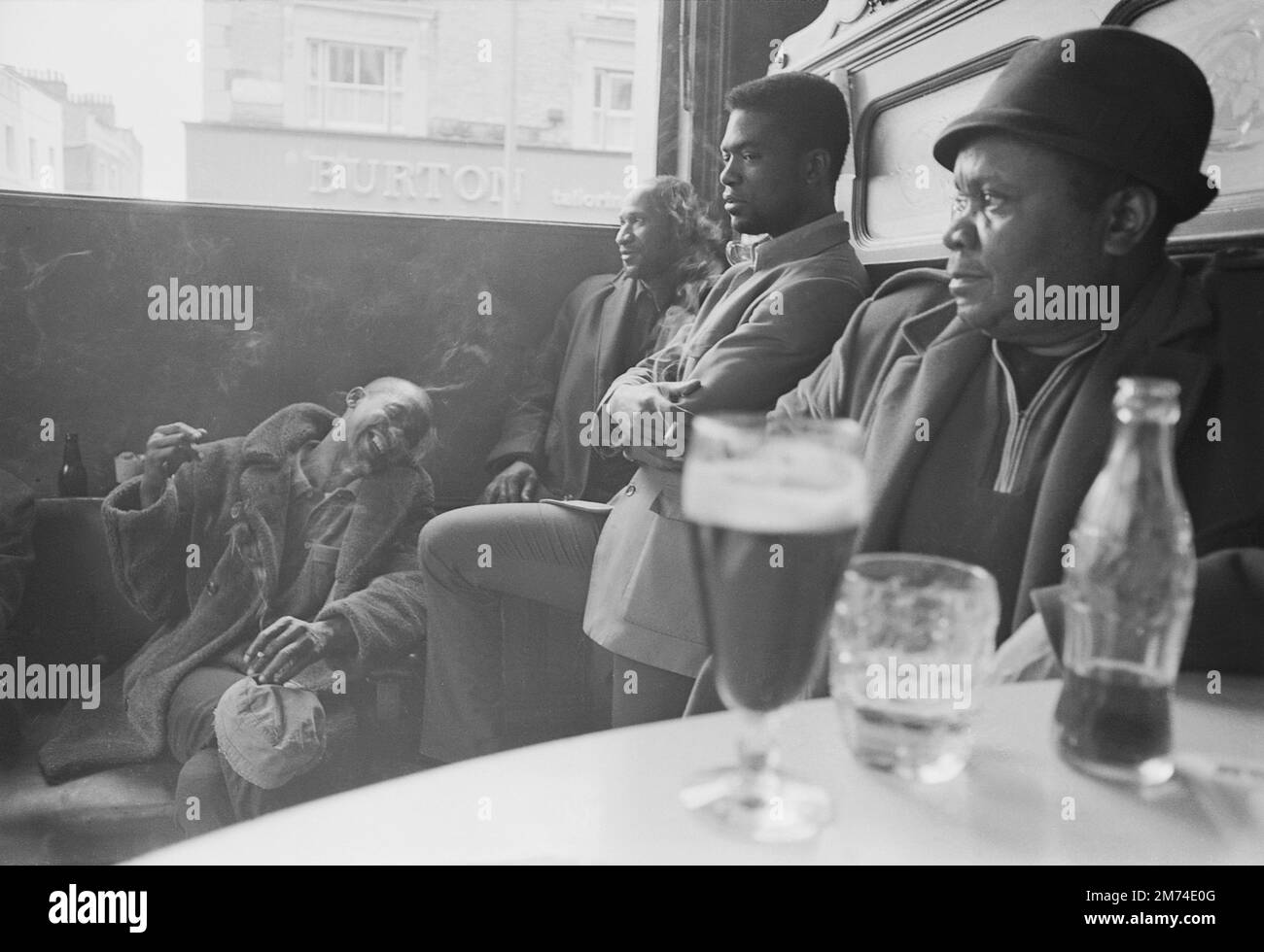 London. Late 1960s. A group of friends socialising in The Duke of Wellington pub, situated on the corner of Portobello Road and Elgin Crescent in the Notting Hill district of the Royal Borough of Kensington and Chelsea, West London. Stock Photo