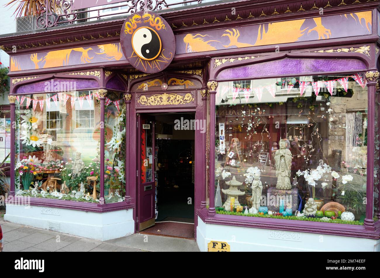 Yin Yang Shop Glastonbury Stock Photo Alamy