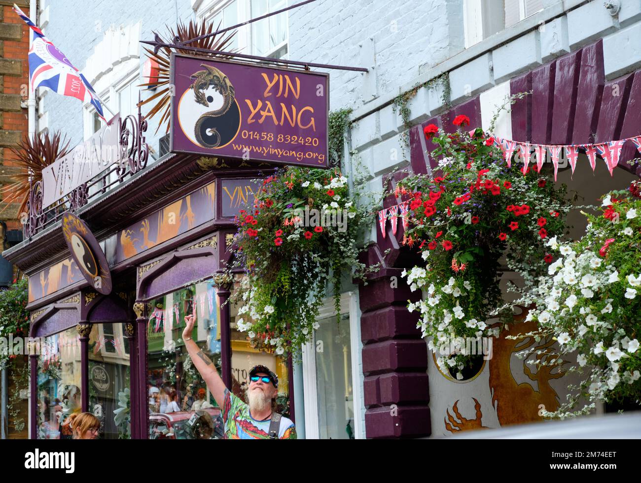 Yin Yang Shop Glastonbury Stock Photo Alamy