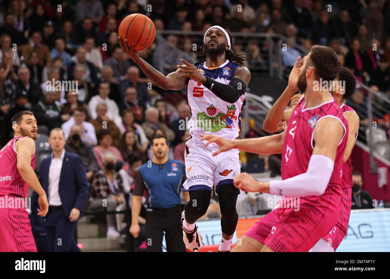 Telekom baskets bonn hi-res stock photography and images - Page 52