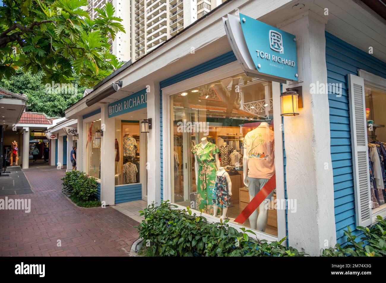 Honolulu, Hawaii - December 26, 2022: Tori Richard Hawaiian clothing store  at the Hilton Hawaiian Village Stock Photo - Alamy