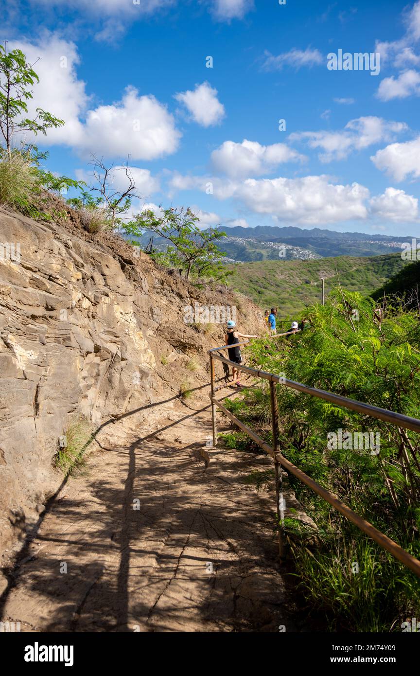 Diamond head trail waikiki oahu hi-res stock photography and images - Alamy