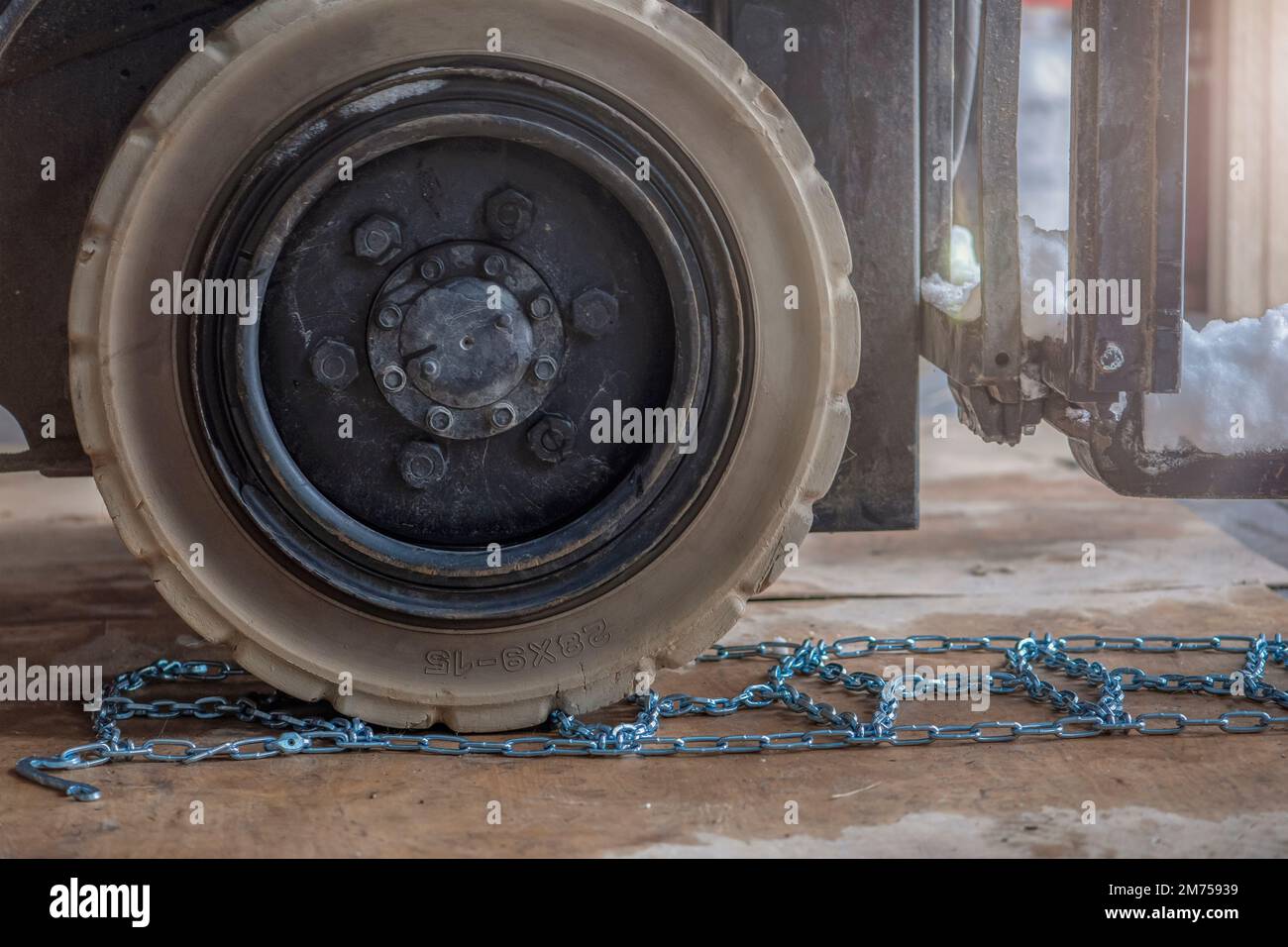 The process of installing an antiskid chain on a wheel in winter