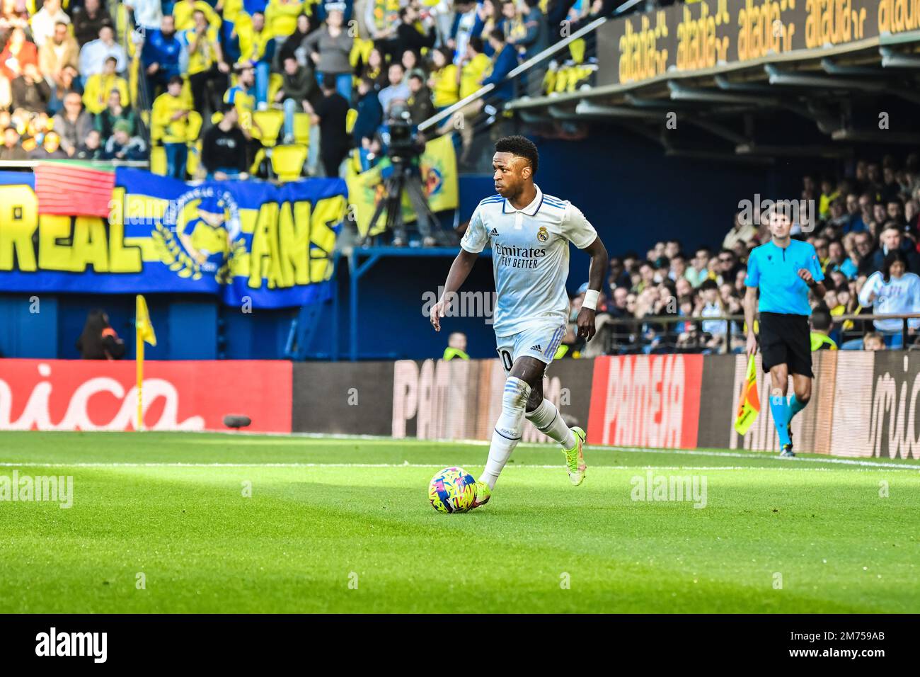 VILLARREAL, SPAIN - JANUARY 7: Vinicius Jr of Real Madrid CF control the ball during the match between Villarreal CF and Real Madrid CF of La Liga Santander on January 7, 2023 at Estadi de la Ceramica in Villarreal, Spain. (Photo by Samuel Carreño/ PX Images) Credit: Px Images/Alamy Live News Stock Photo