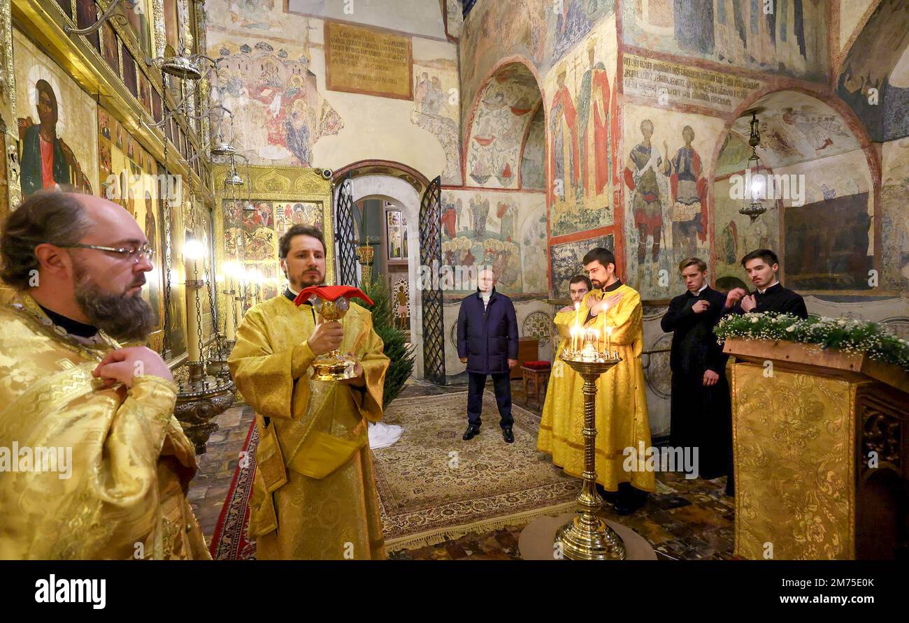 on-orthodox-christmas-eve-vladimir-putin-attended-services-at-the