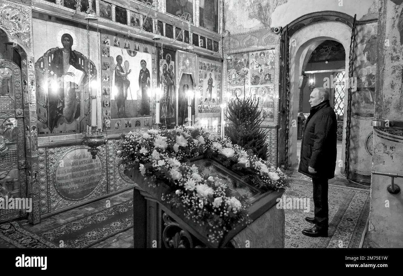 on-orthodox-christmas-eve-vladimir-putin-attended-services-at-the