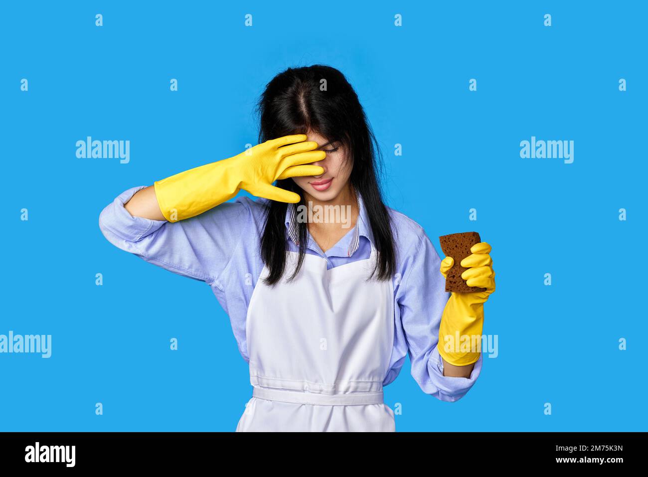 Face washing woman sponge hi-res stock photography and images - Alamy