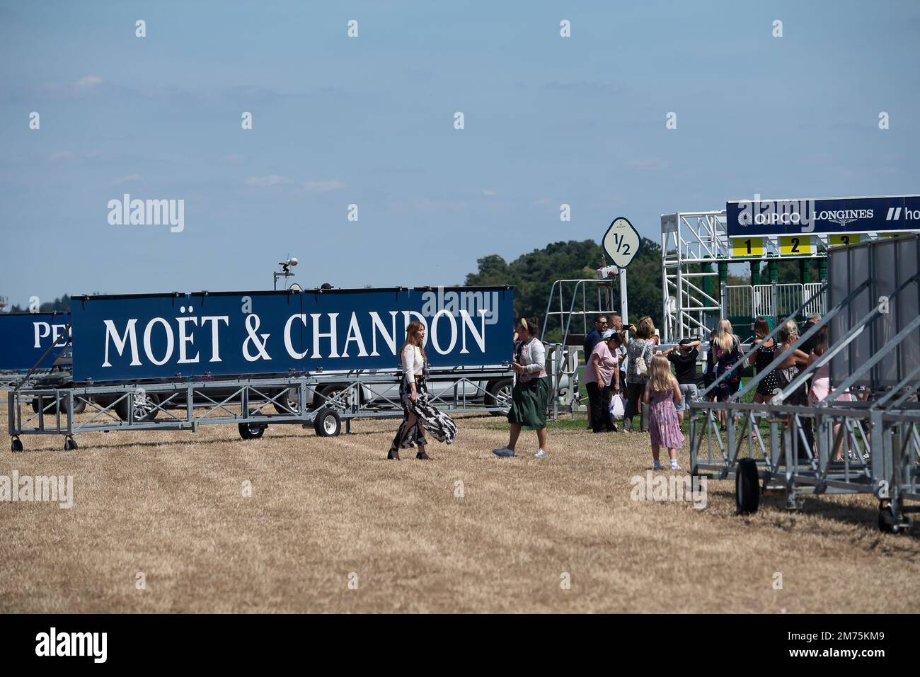 Ascot, Berkshire, UK. 9th July, 2022. Parches grass next to the ...