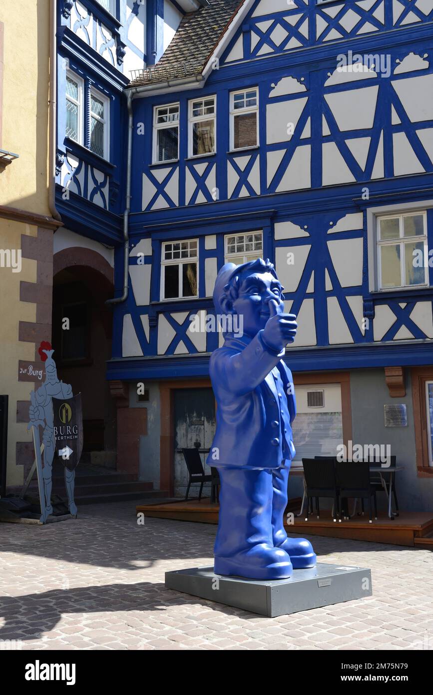 Wertheim 'Optimist', sculpture by Ottmar Hoerl 2022, art action by