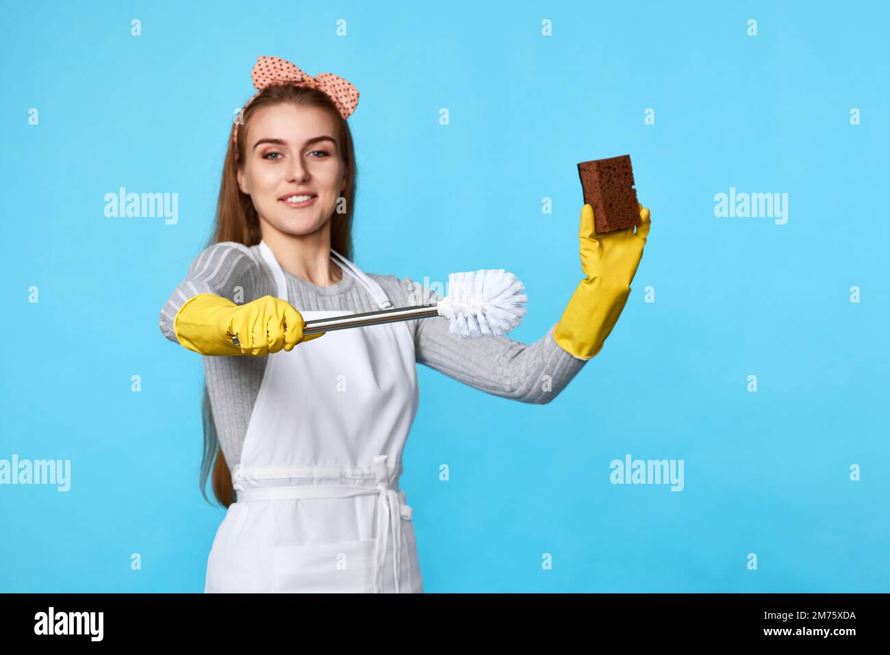 woman in rubber gloves and cleaner apron cleaning with sponge Stock ...