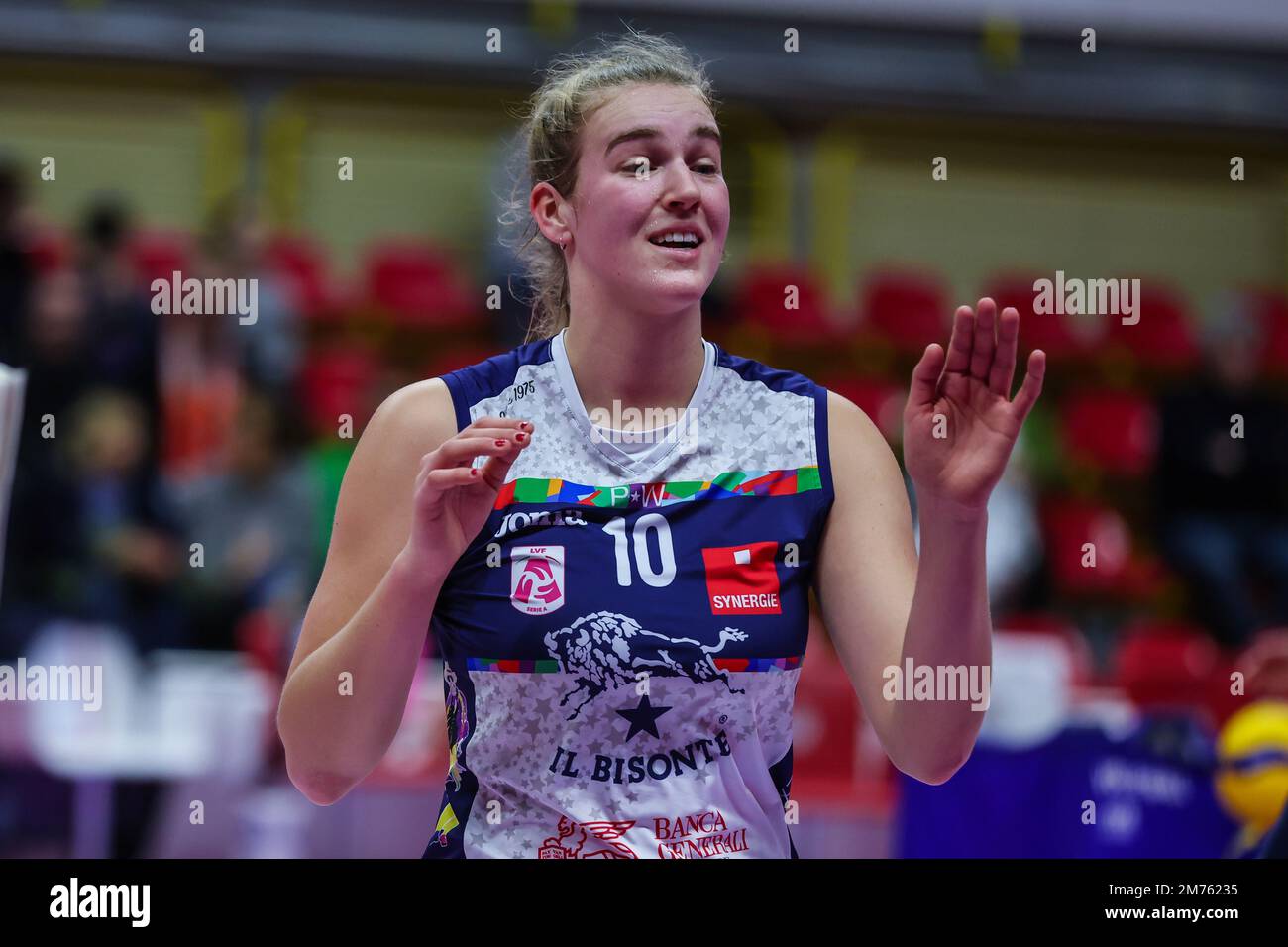 Jolien bisonte hires stock photography and images Alamy