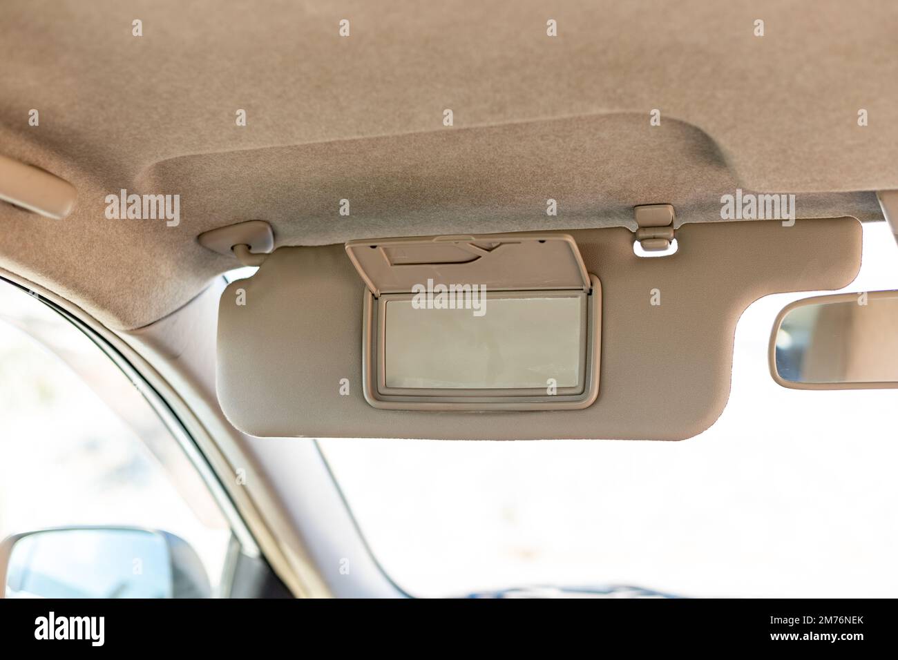 https://c8.alamy.com/comp/2M76NEK/sun-visor-with-mirror-in-a-car-2M76NEK.jpg