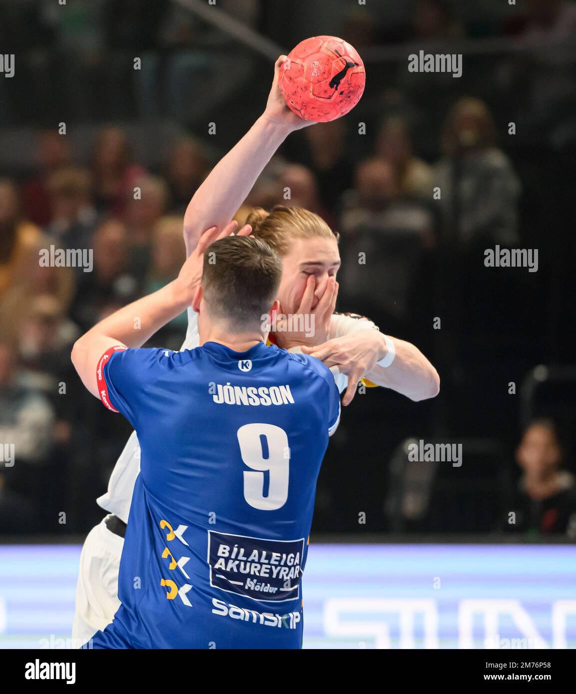 left to right Elvar Oern JONSSON (ISL), Juri KNORR (GER), foul, throw