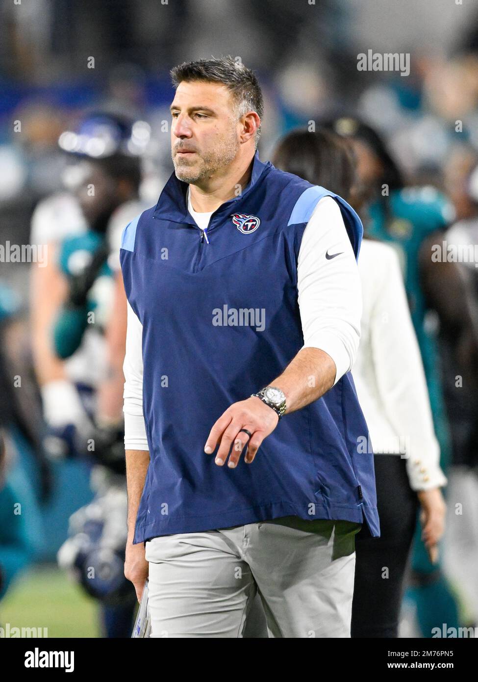 Jacksonville, FL, USA. 7th Jan, 2023. Tennessee Titans head coach Mike Vrabel walks of the field after the Jacksonville Jaguars defeated the Tennessee Titans 20-16 to win the AFC South Division in Jacksonville, FL. Romeo T Guzman/CSM/Alamy Live News Stock Photo
