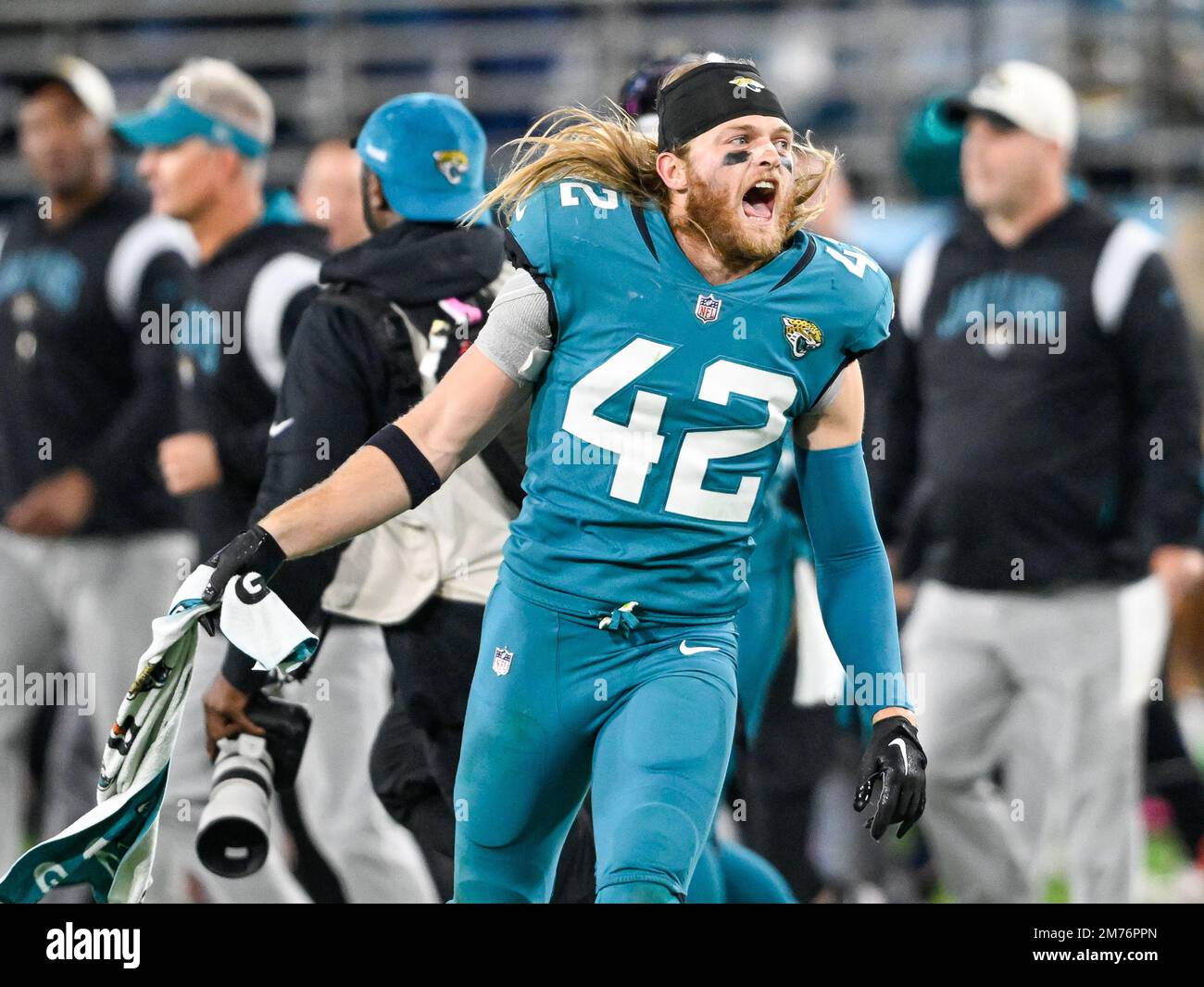 Jacksonville, FL, USA. 7th Jan, 2023. Jacksonville Jaguars safety Andrew Wingard (42) reacts after the Jacksonville Jaguars defeated the Tennessee Titans 20-16 to win the AFC South Division in Jacksonville, FL. Romeo T Guzman/CSM/Alamy Live News Stock Photo
