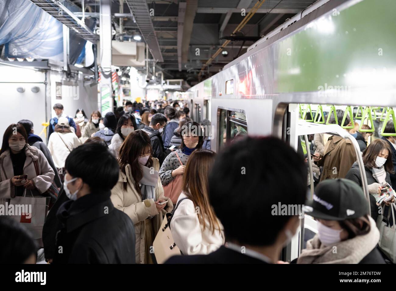 Tokyo, Japan. 6th Jan, 2023. Commuters traveling on the JR East ...
