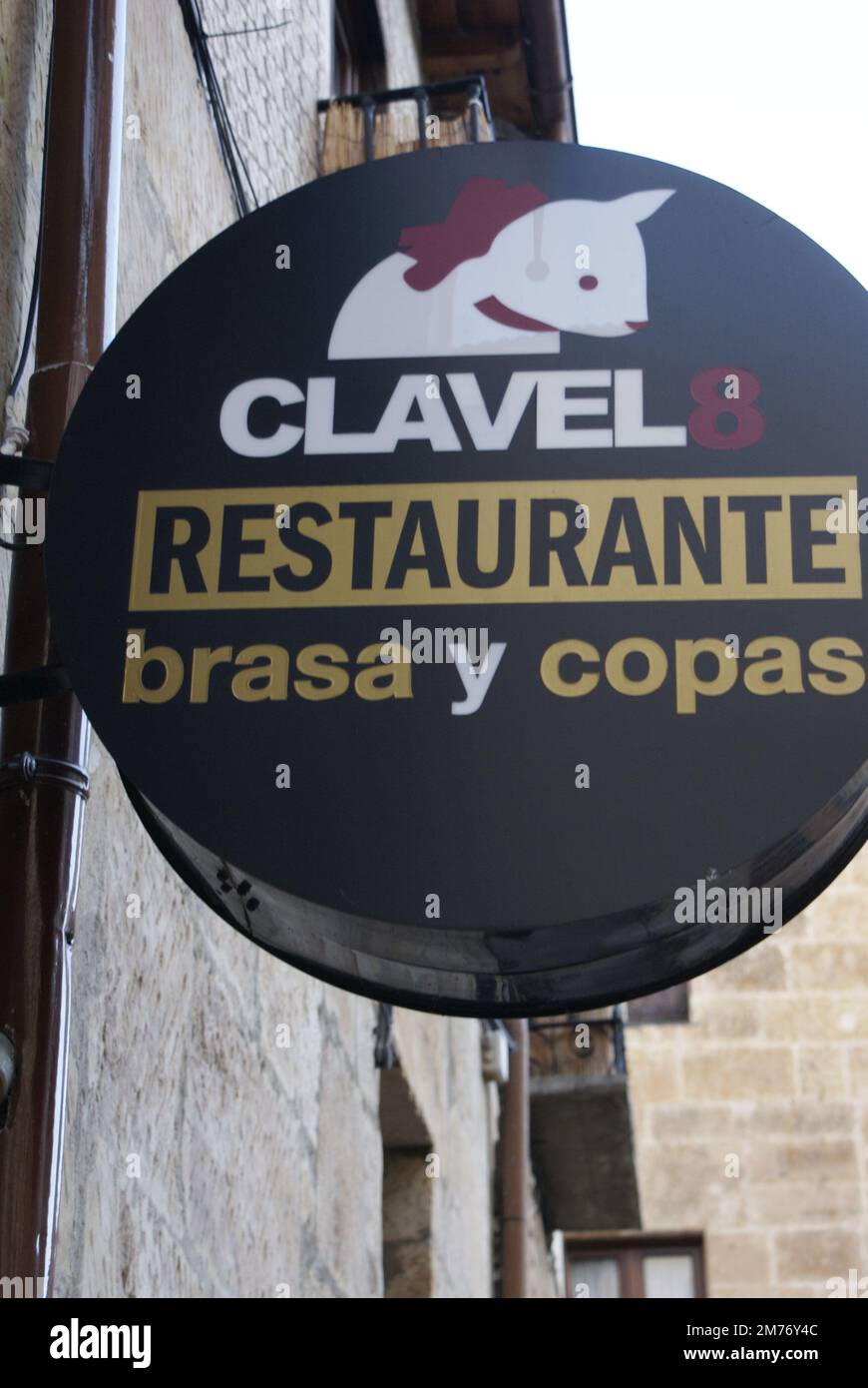 ENSEIGNE CLAVEL RESTAURANTE BRASA Y COPAS.SALAMANCA.ESPAGNE Stock Photo