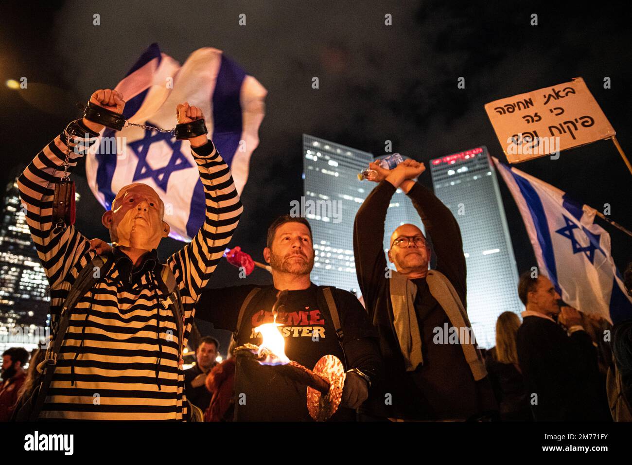 Israel. 07th Jan, 2023. Israeli protestor dressed in a convict uniform and wears a Benjamin Netanyahu mask lifts his handcuffed arms in the air next to a Crime Minister protestor. Thousands rally in Tel Aviv to protest against Netanyahu's far-right government and judicial overhaul. Jan 07th 2023. (Photo by Matan Golan/Sipa USA). Credit: Sipa USA/Alamy Live News Stock Photo