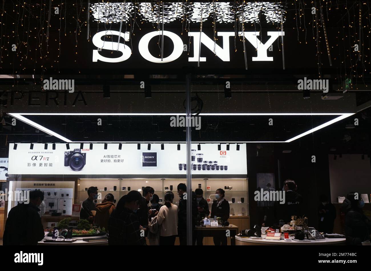 HANGZHOU, CHINA - JANUARY 8, 2023 - Customers look for electronic products  at SONY's flagship store in Hangzhou, east China's Zhejiang province, Jan  Stock Photo - Alamy