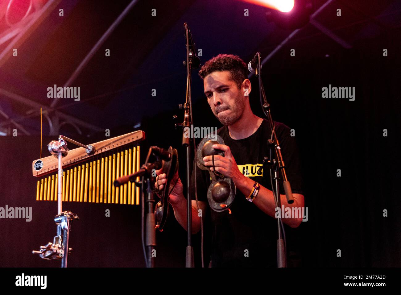 L gig hi-res stock photography and images - Alamy