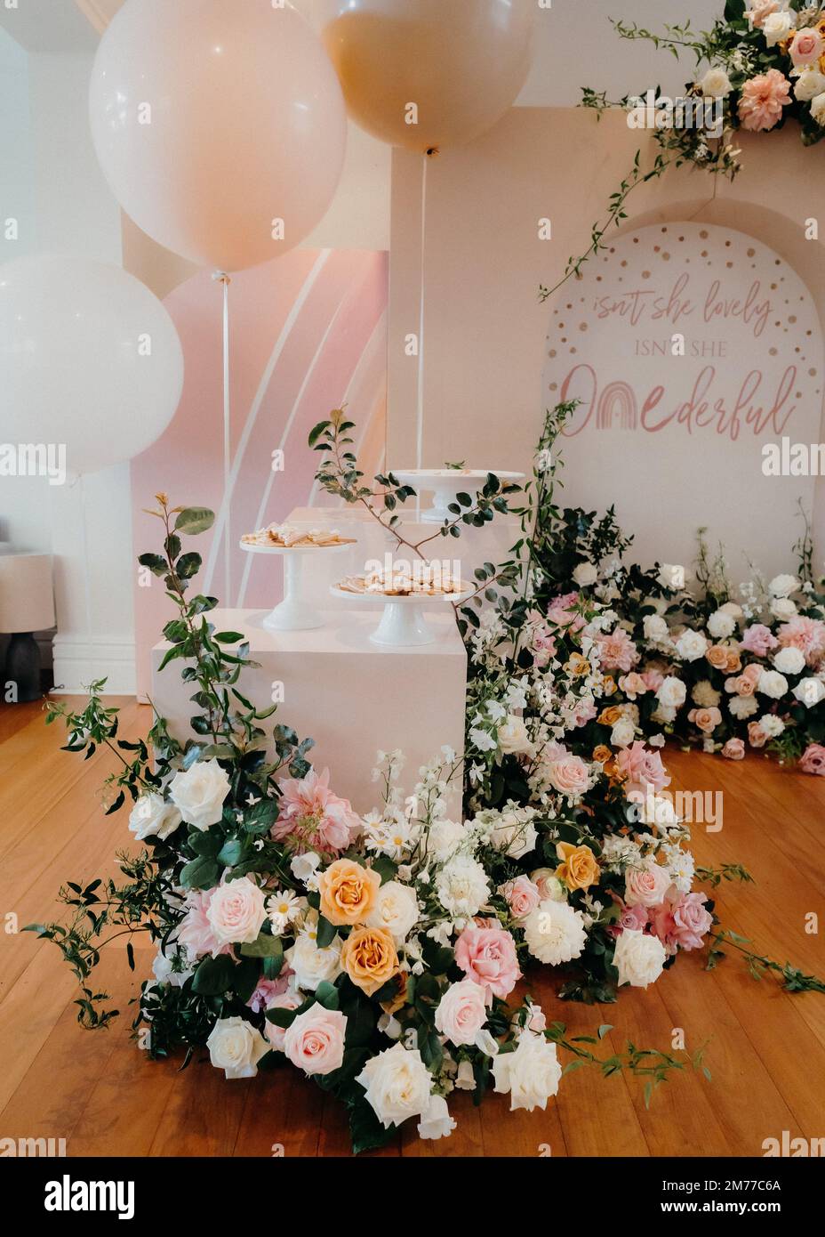 Floral bridal shower hi-res stock photography and images - Alamy