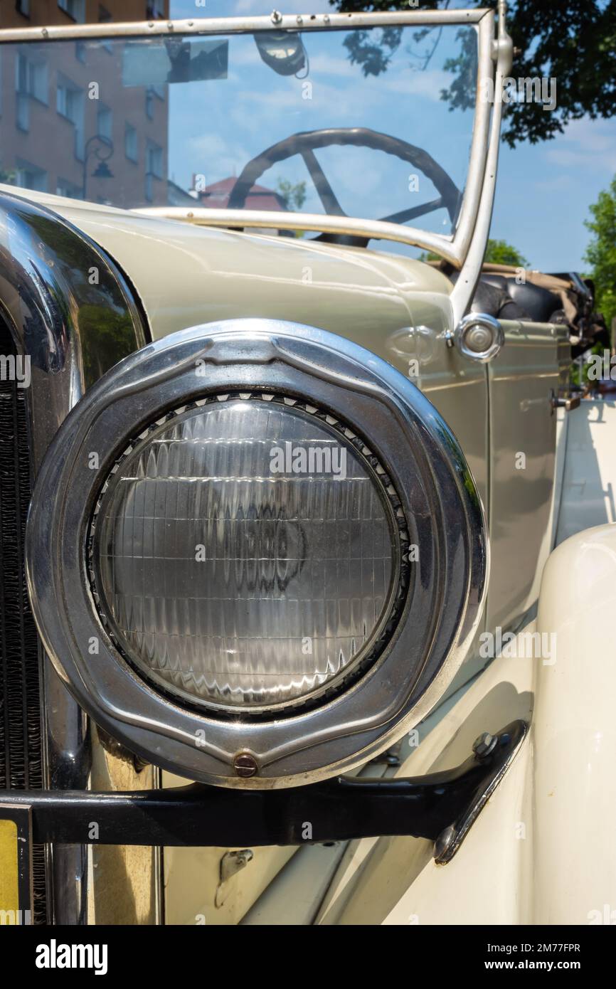 Vintage car headlight hi-res stock photography and images - Alamy