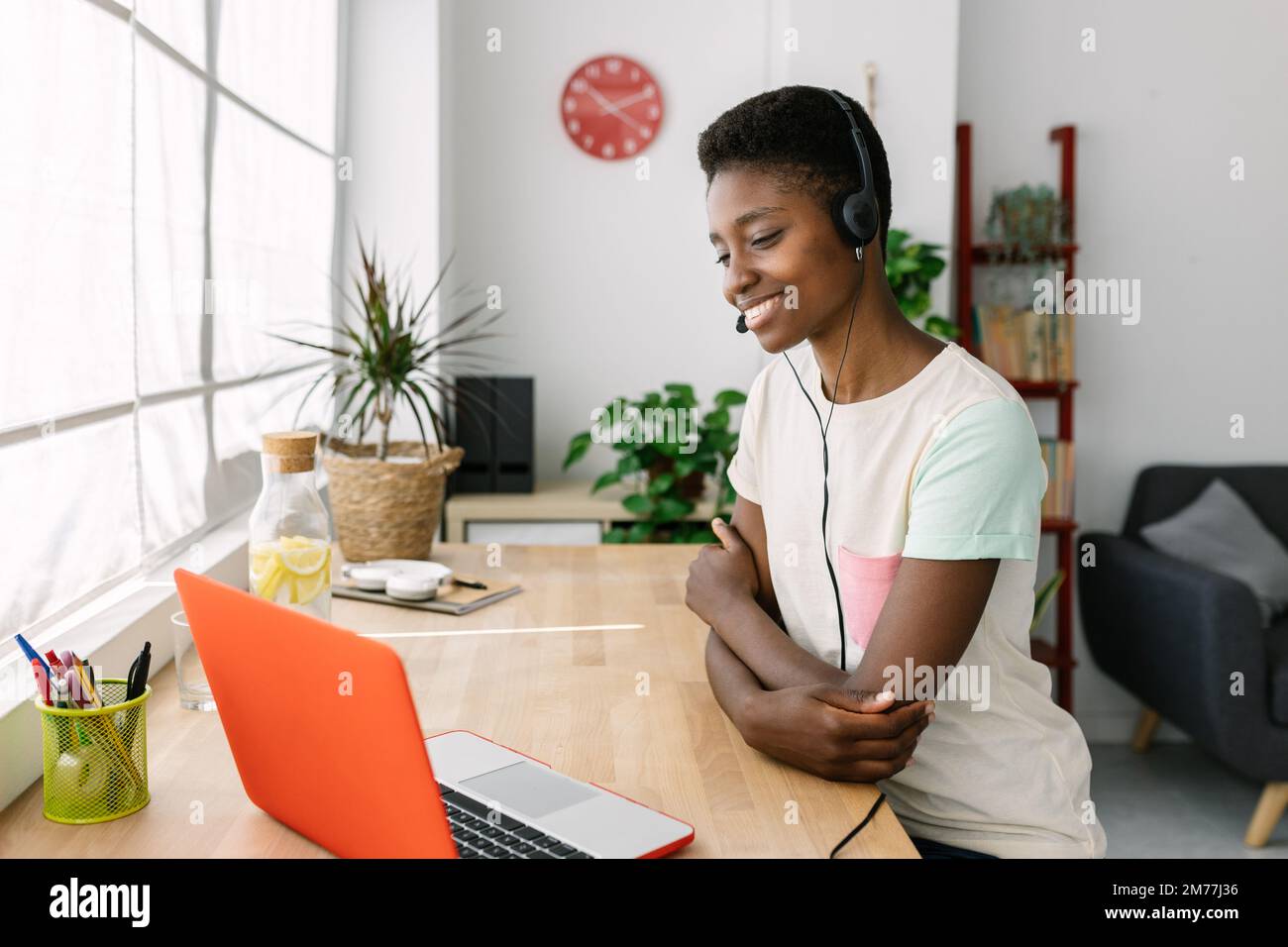 African woman working class hi-res stock photography and images - Alamy