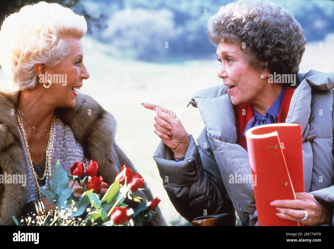 LANA TURNER and JANE WYMAN on set location candid at the start of filming of Lana Turner's 1st episode (of 6) FAMILY REUNION in the TV Series FALCON CREST created by EARL HAMNER Jr. aired on May 6th 1982 production companies Amanda & MF / Lorimar Productions publicity for CBS (Columbia Broadcasting System) Stock Photo