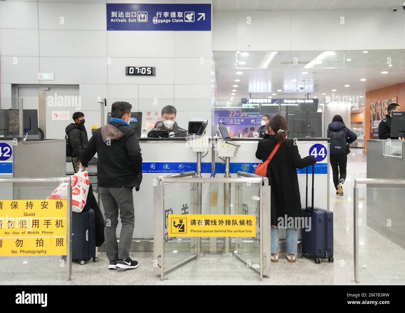 shanghai-8th-jan-2023-passengers-go-through-entry-procedures-at