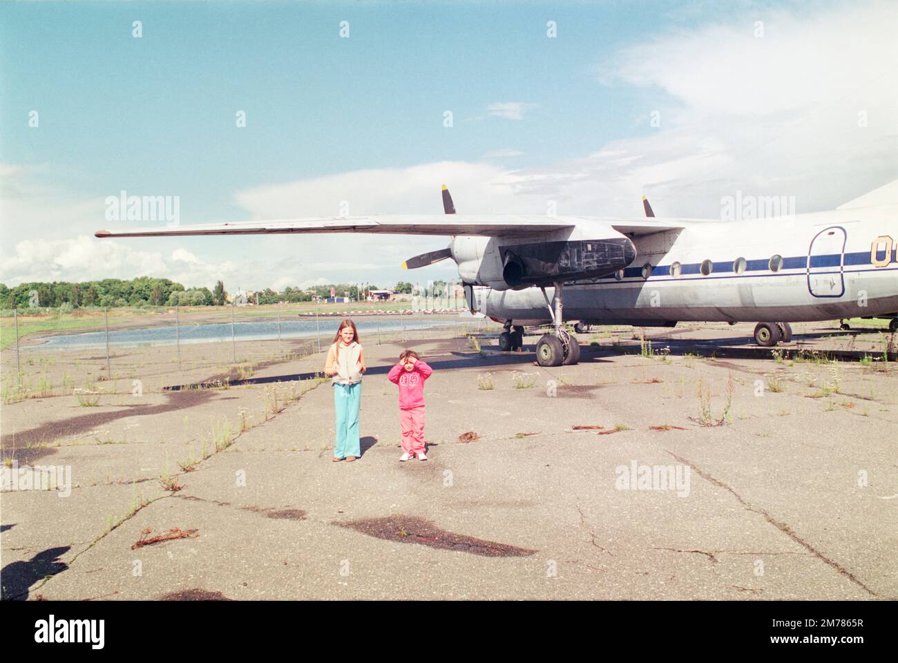 Antonov an 24 hi-res stock photography and images - Alamy