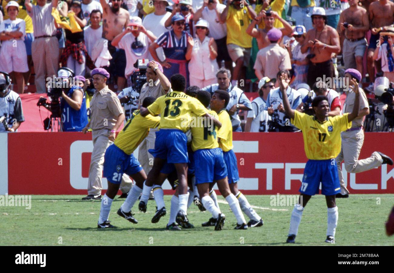 Pasadena, Vereinigte Staaten. 08th Jan, 2023. firo, 17.07.1994 archive image, archive photo, archive, archive photos football, soccer, WORLD CUP 1994 USA, 94 final, final Brazil - Italy 3:2 after penalties, nE Brazil, team celebrations, team celebrations, becomes world champion Credit: dpa/Alamy Live News Stock Photo