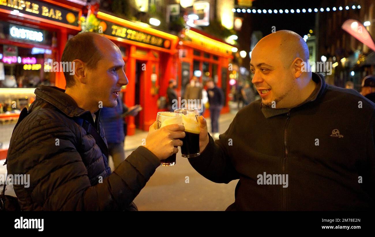 Old guys drinking beer at a bar hi-res stock photography and images - Alamy