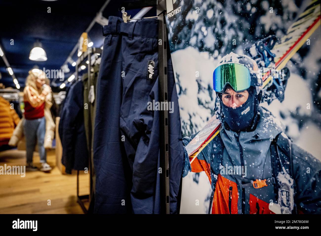 Kudde Hysterisch pleegouders Wintersportkleding hi-res stock photography and images - Alamy