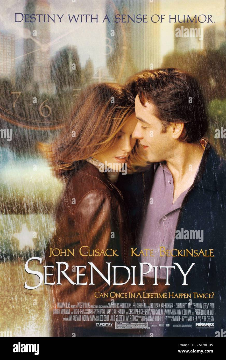 JOHN CUSACK and KATE BECKINSALE in SERENDIPITY (2001), directed by PETER CHELSOM. Credit: SIMON FIELDS PRODUCTIONS/TAPESTRY FILMS / Album Stock Photo