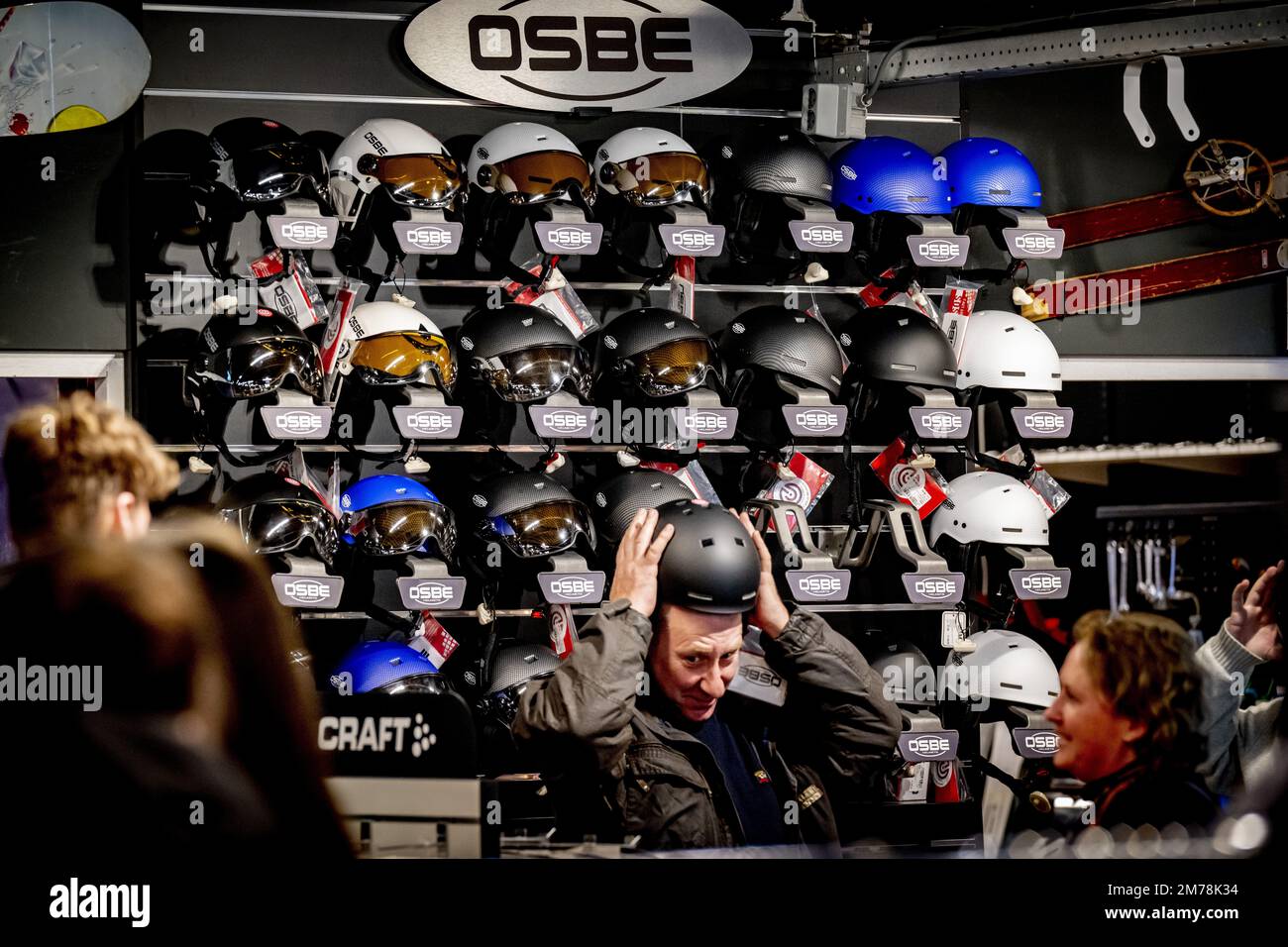 Wintersportsholiday winter clothing hires stock photography and images